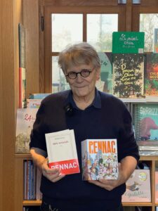 L’auteur de Mon assassin aégalement écrit une multitude d’essais, de bandes dessinées ou de livres pour enfants. Pourtant, il refuse l’épithète touche-à-tout